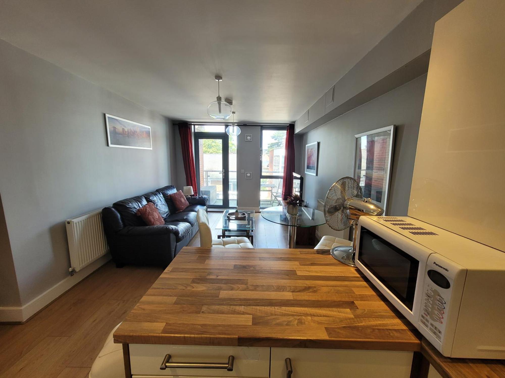 Lesley Court- A Lovely Spacious 2 Bedroom Apartment By Catchpole Stays Chelmsford Kültér fotó