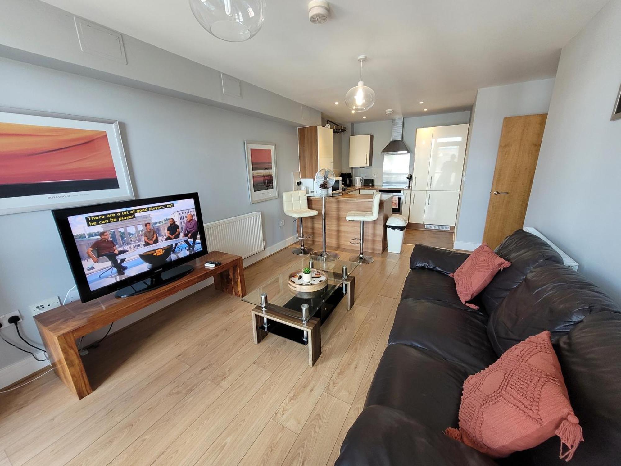 Lesley Court- A Lovely Spacious 2 Bedroom Apartment By Catchpole Stays Chelmsford Kültér fotó