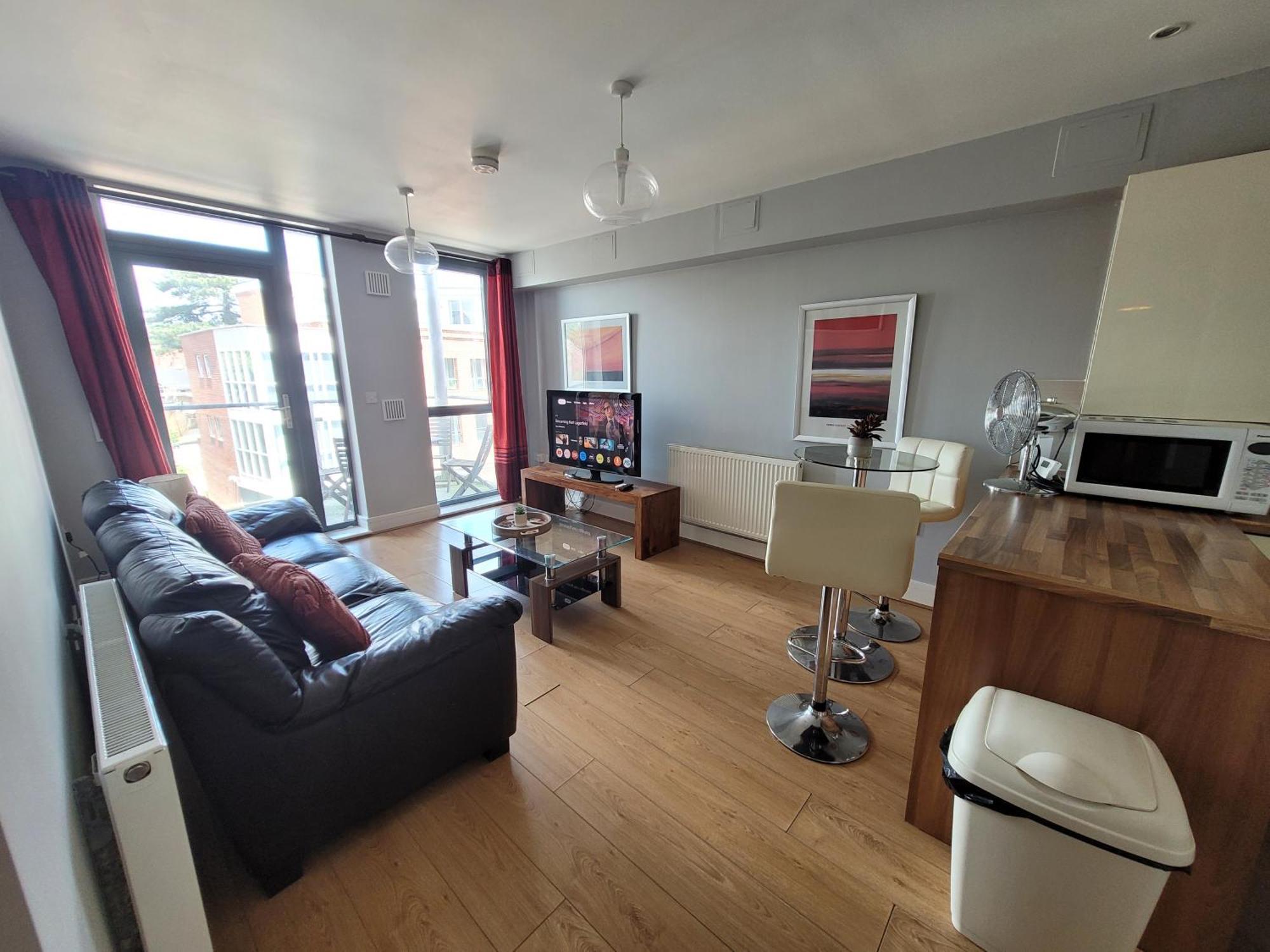 Lesley Court- A Lovely Spacious 2 Bedroom Apartment By Catchpole Stays Chelmsford Kültér fotó