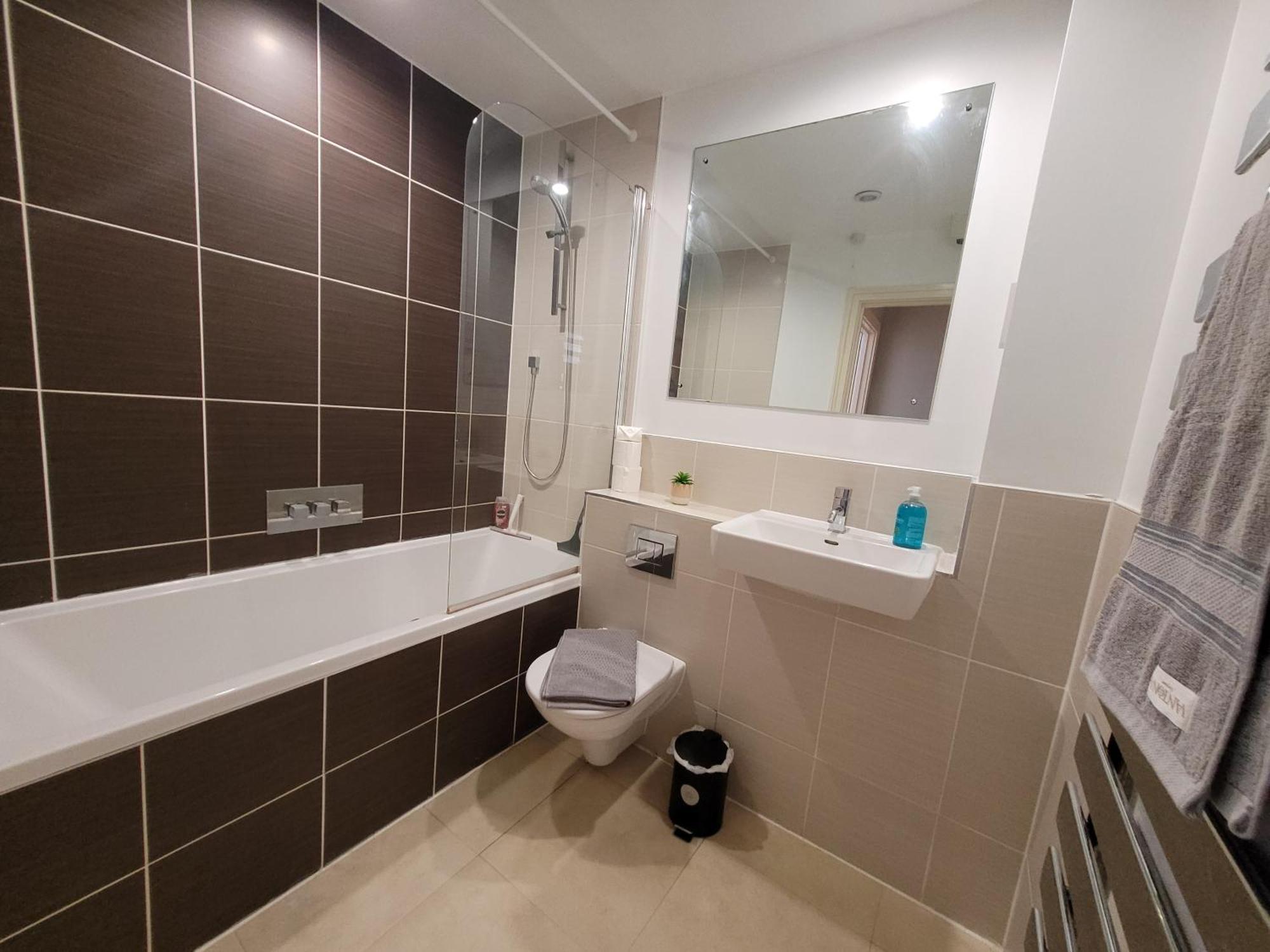 Lesley Court- A Lovely Spacious 2 Bedroom Apartment By Catchpole Stays Chelmsford Kültér fotó